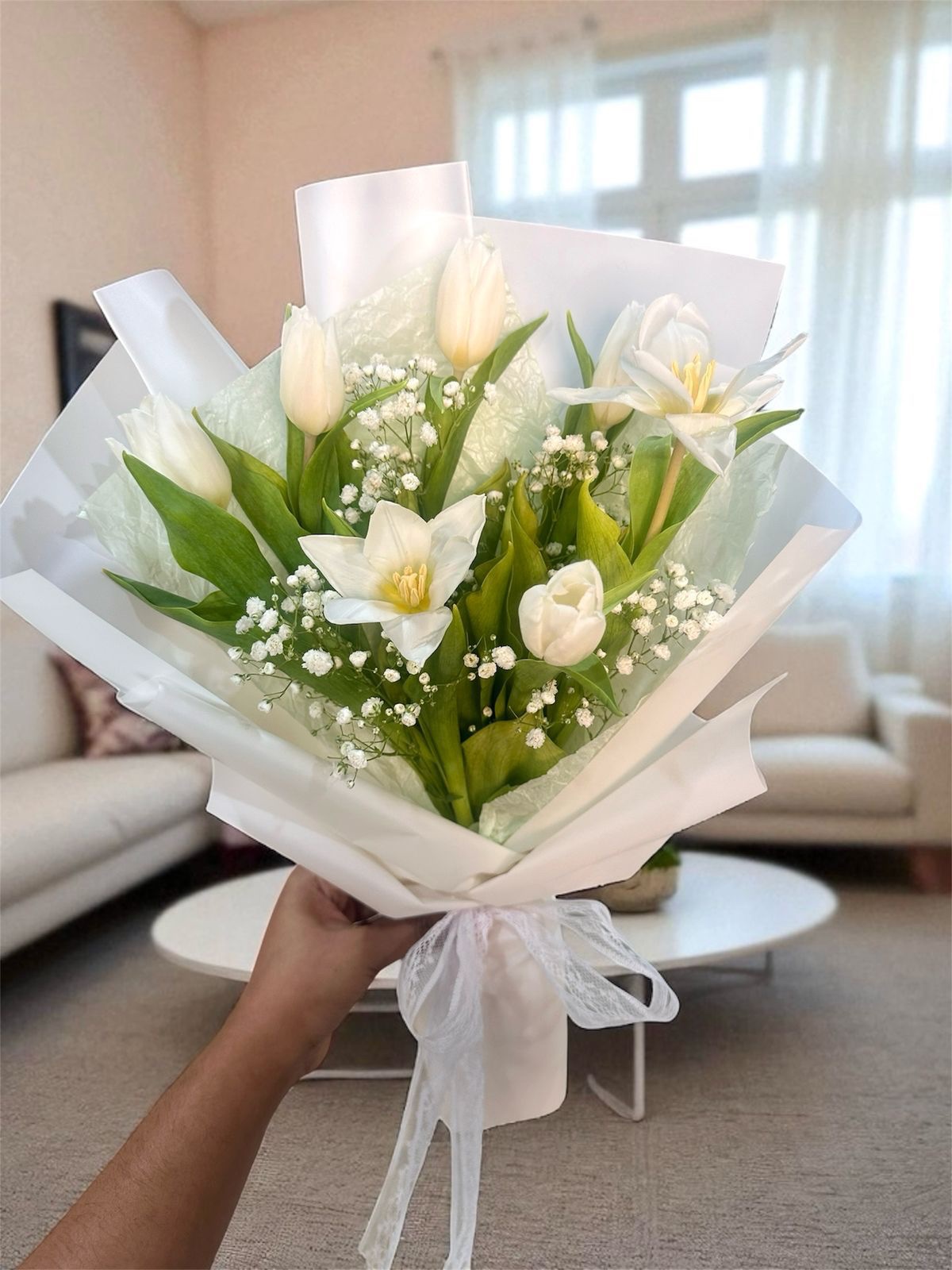 8dc796dc-9619-482d-9719-65bf7216b3e7 White Tulip Bouquet - Image 1