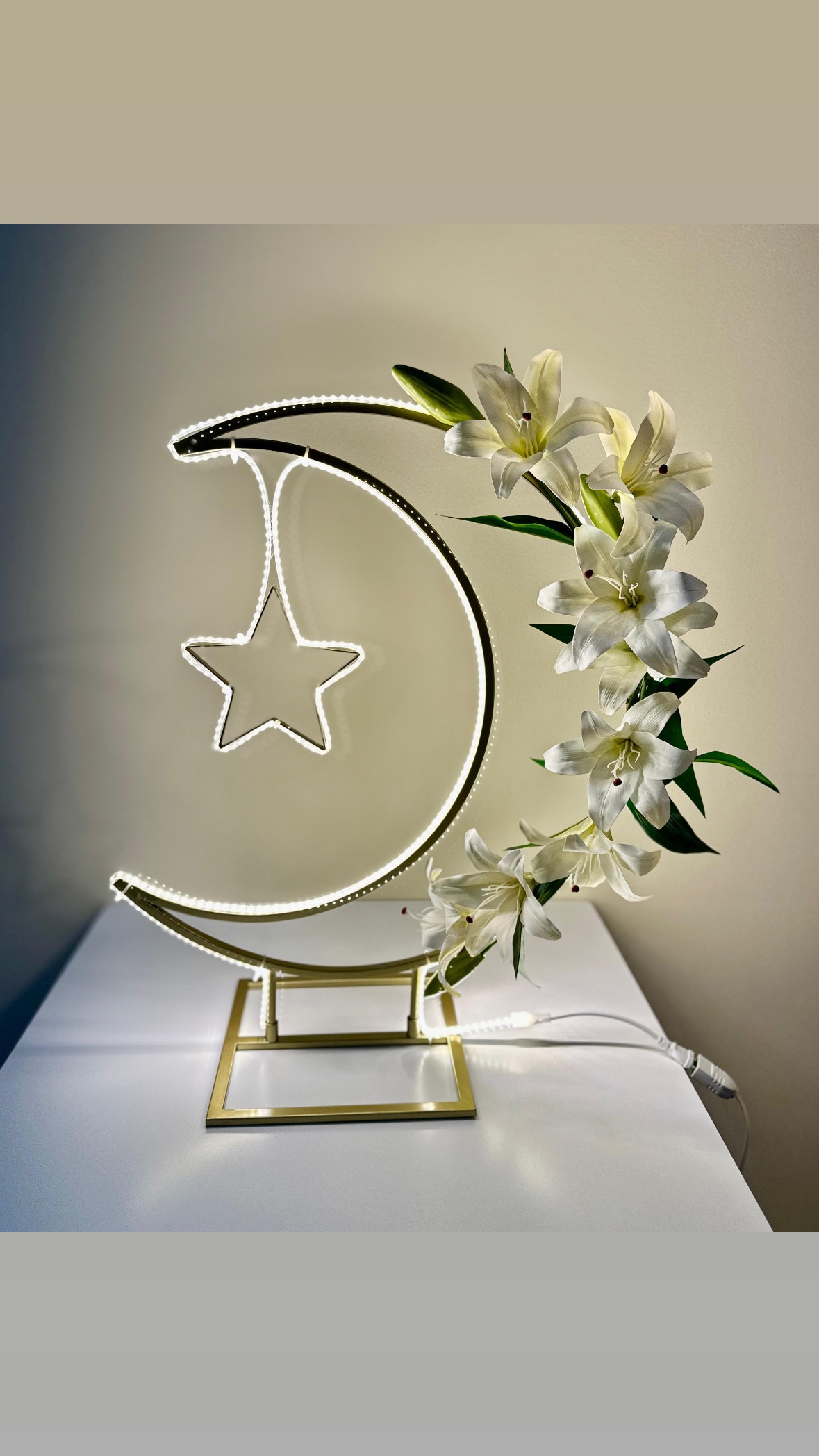 1dce1d09-0cca-4e4f-8a9c-0ce0d854458a Ramadan Crescent decorated with Lilies - Image 1