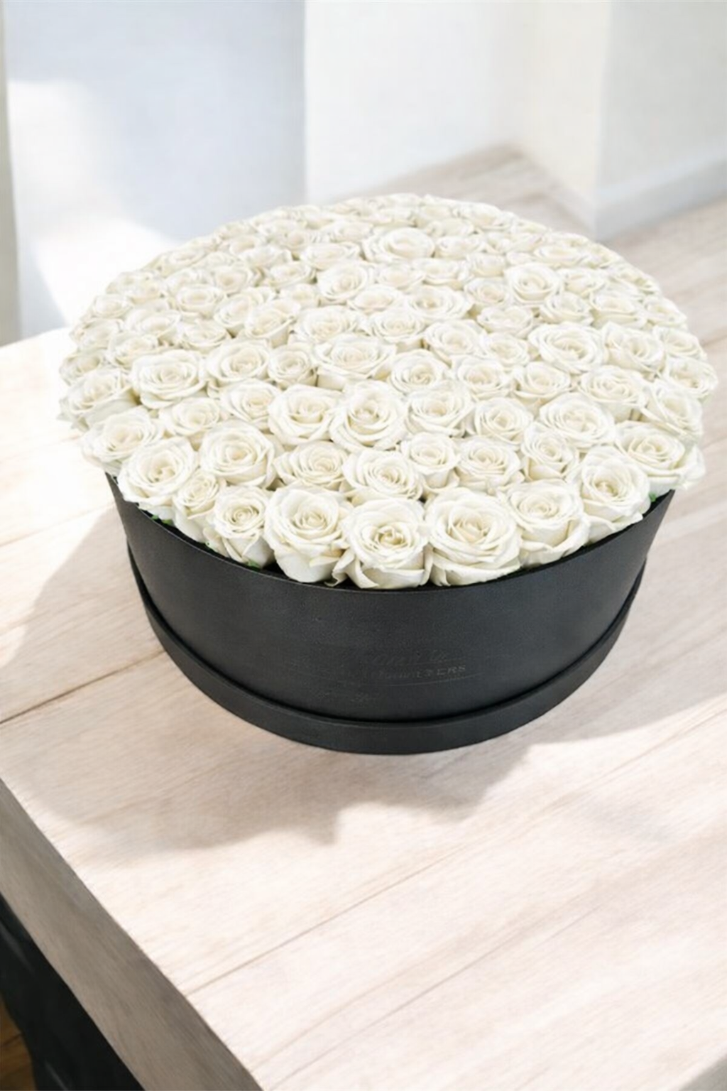 7def1d02-3bfb-4694-8688-ebff3e902553 Big White Roses Box - Image 1