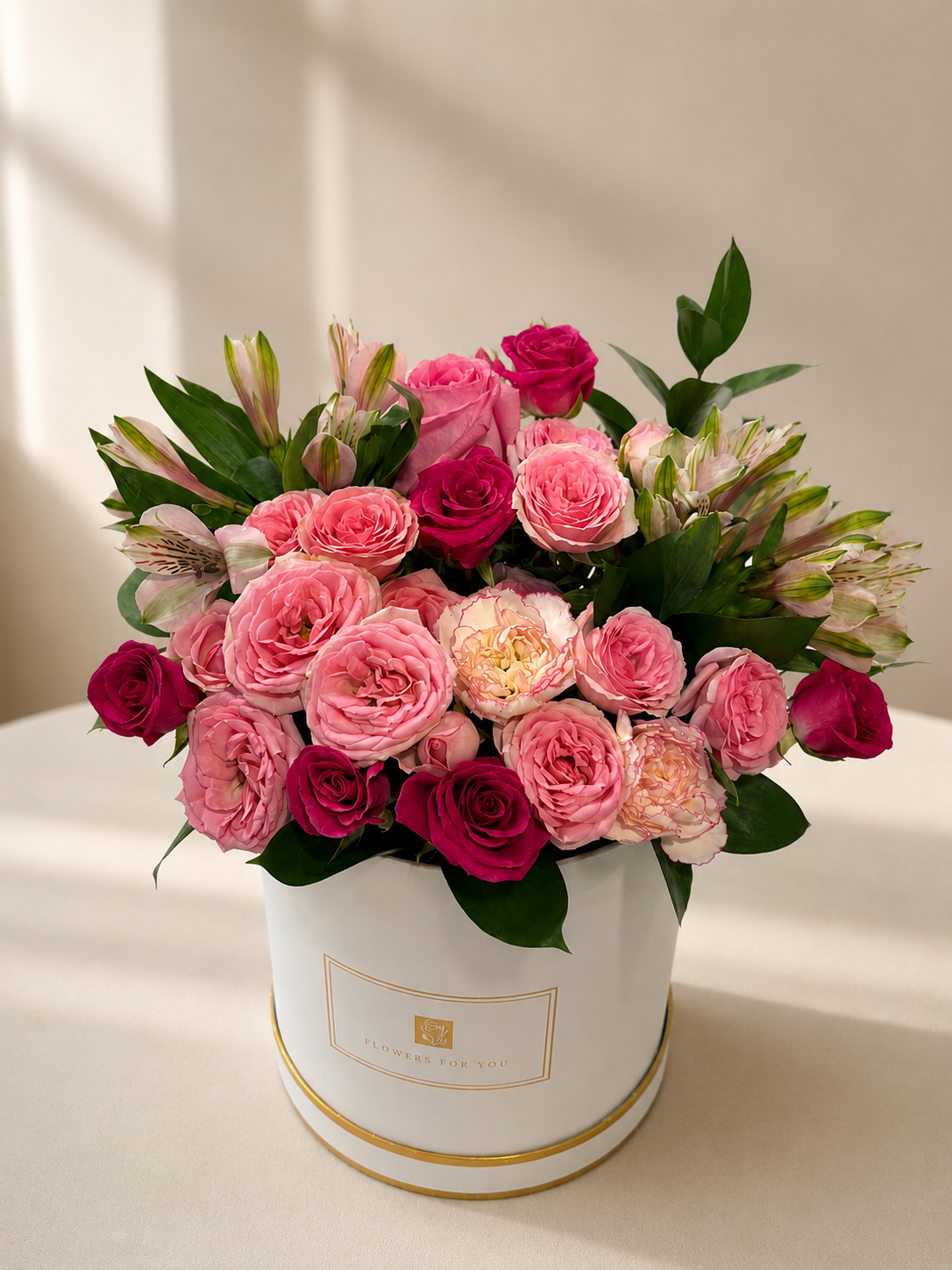 dfa00122-7b73-42ab-9904-e7832ee0c5de-2 Blushing Baby Rose Flower Box - Image 1